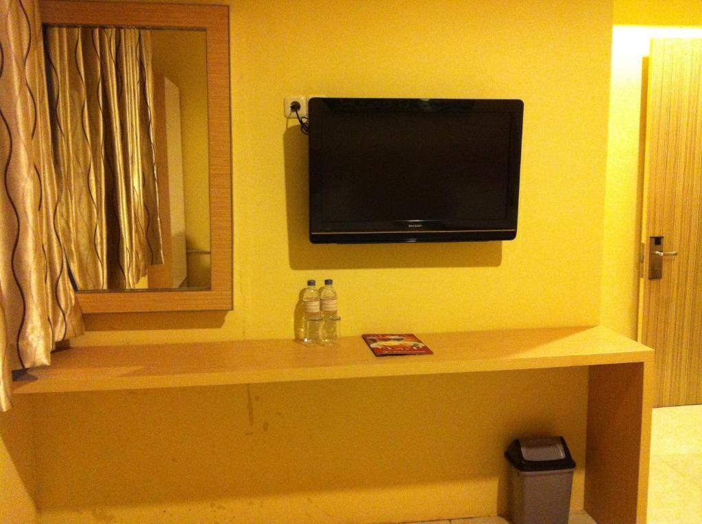 Hotel Paramount Biringkanya Rum bild